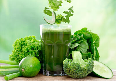 bigstock-Healthy-green-vegetable-juice--48815039
