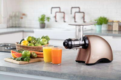 Sana Juicer EUJ-707 Bronze lifestyle